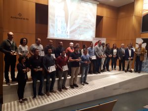 Foto de grup de totes les persones guardonades i les personalitats